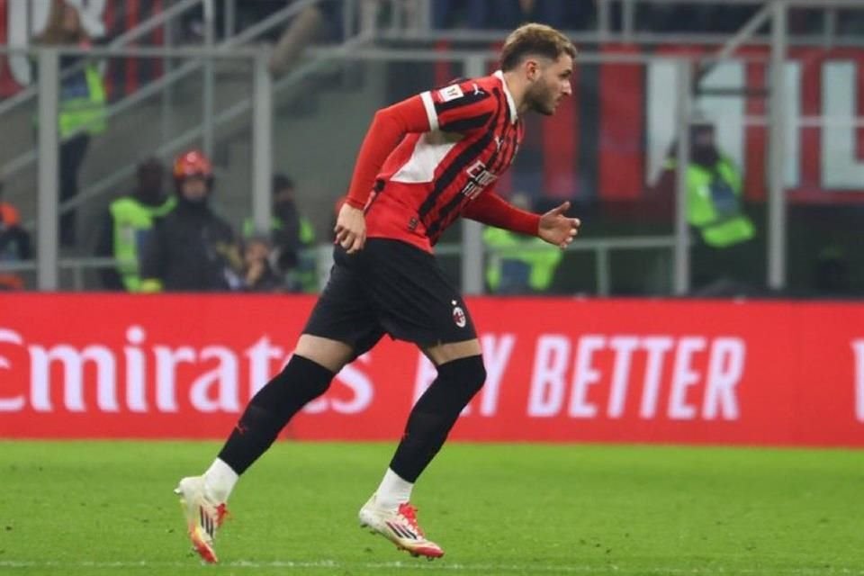 El delantero mexicano Santiago Giménez ya debutó con el Milán, para el partido ante la Roma en los Cuartos de Final de la Copa de Italia.