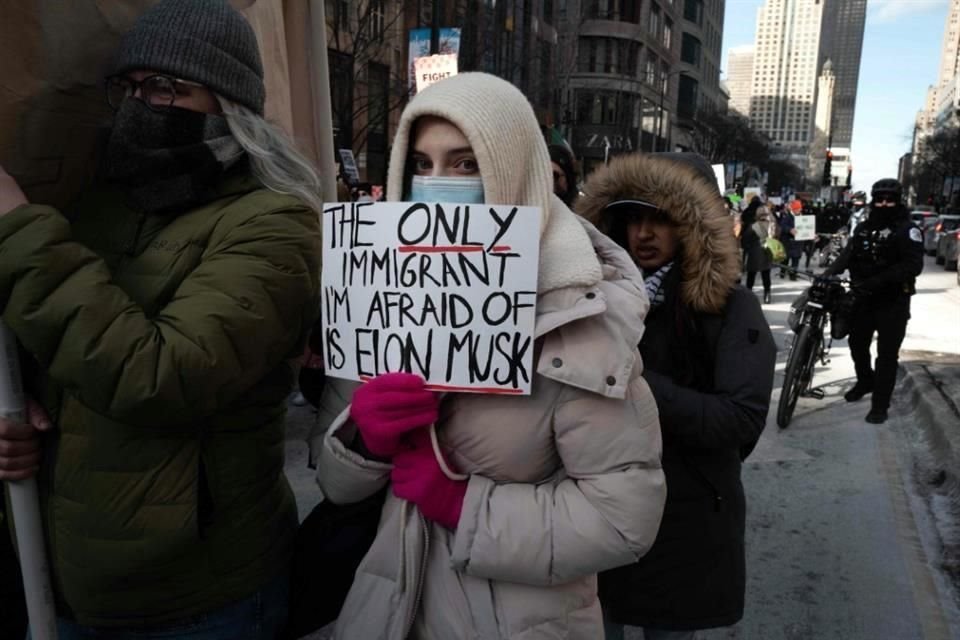 Miles de personas en distintas ciudades de EU se reunieron en los Capitolios para manifestarse en contra de Donald Trump y el Proyecto 2025.