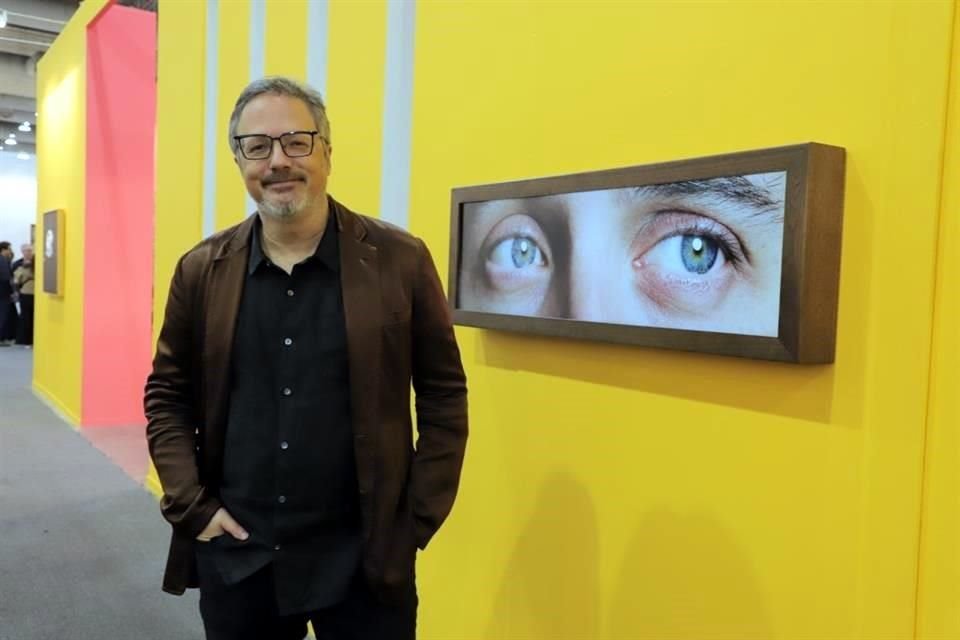 'Tensión binocular', obra de Rafael Lozano Hemmer, sigue a los asistentes con 900 ojos fotografiados, que se presentan en una caja de luz.