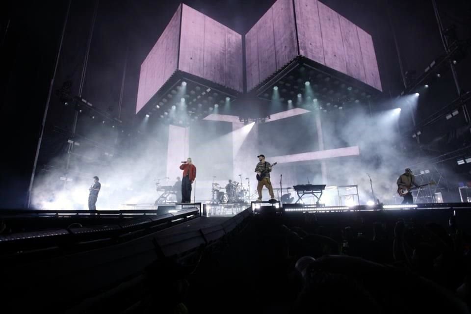 Linkin Park coronó su exitoso From Zero World Tour por México, ante un sold out de 19 mil 500 frenéticos admiradores en el Estadio de Borregos.