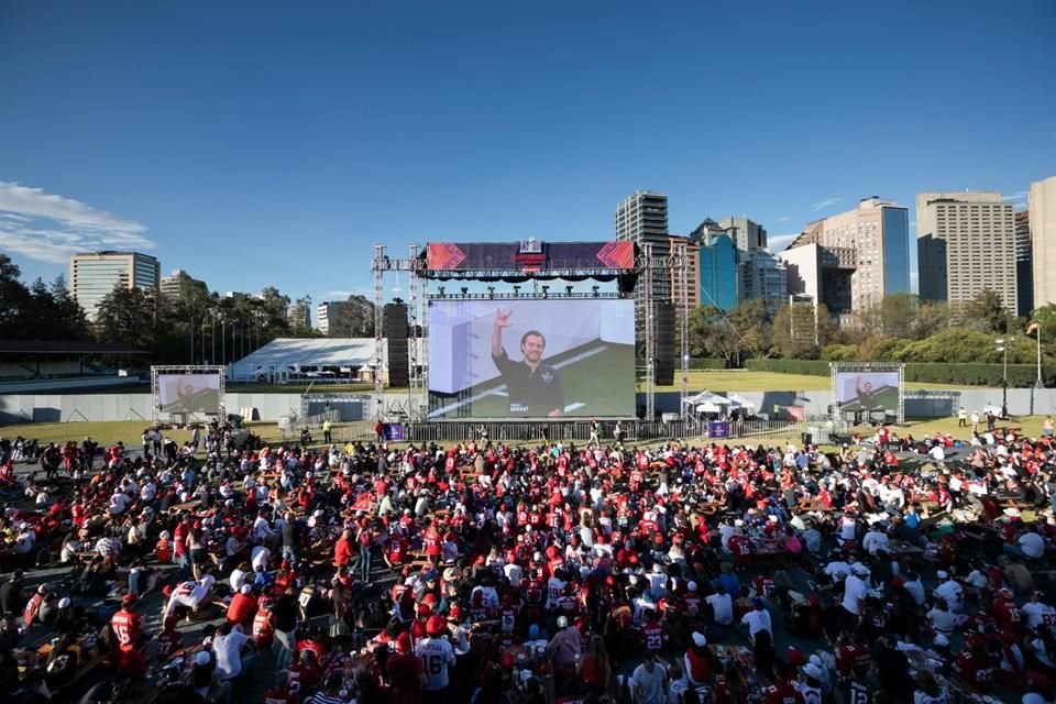 El evento también contará con la presencia de porristas y mascotas de más de 11 equipos, entre ellos los Arizona Cardinals, y  Houston Texas.