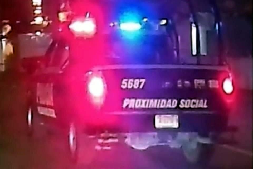 Policías municipales de Cancún, Quintana Roo, fueron cesados tras ser evidenciados pidiendo mordida a un conductor en estado de ebriedad, al que escoltaron hasta un cajero y le exigieron 12 mil pesos.