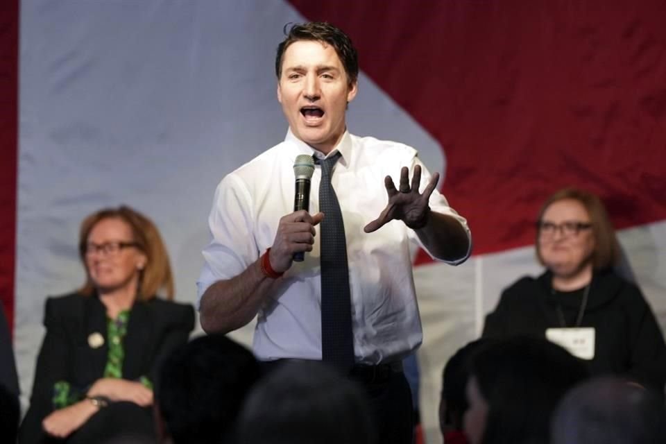 El Primer Ministro Justin Trudeau dijo que Donald Trump no bromea sobre anexionar a Canadá a EU dado a sus ricos recursos naturales.