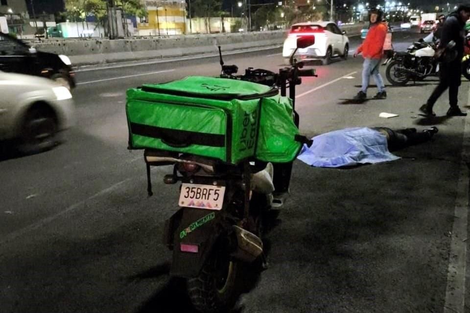 La madrugada de este sábado, en diversos puntos de la CDMX fueron atropellados tres motociclistas, que perdieron la vida.