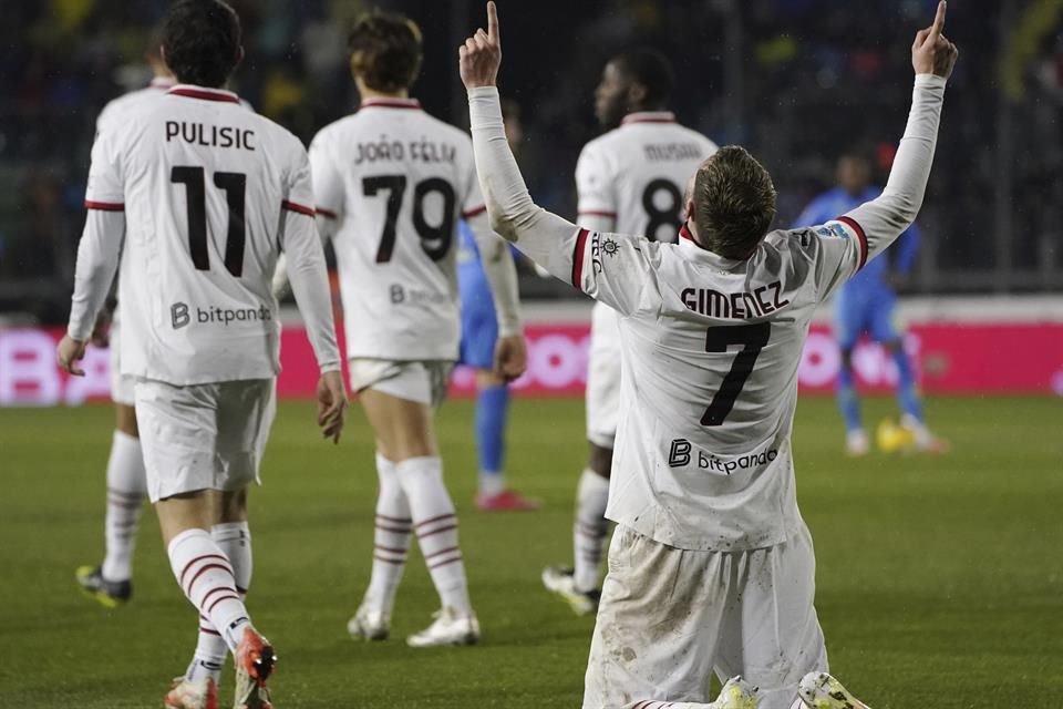 Santi agradeció al cielo tras el gol.