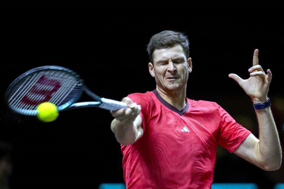 Hubert Hurkacz, pese a tener una buena reacción en el segundo set al ganarlo en tie-break, se quedó corto ante Carlos Alcaraz.