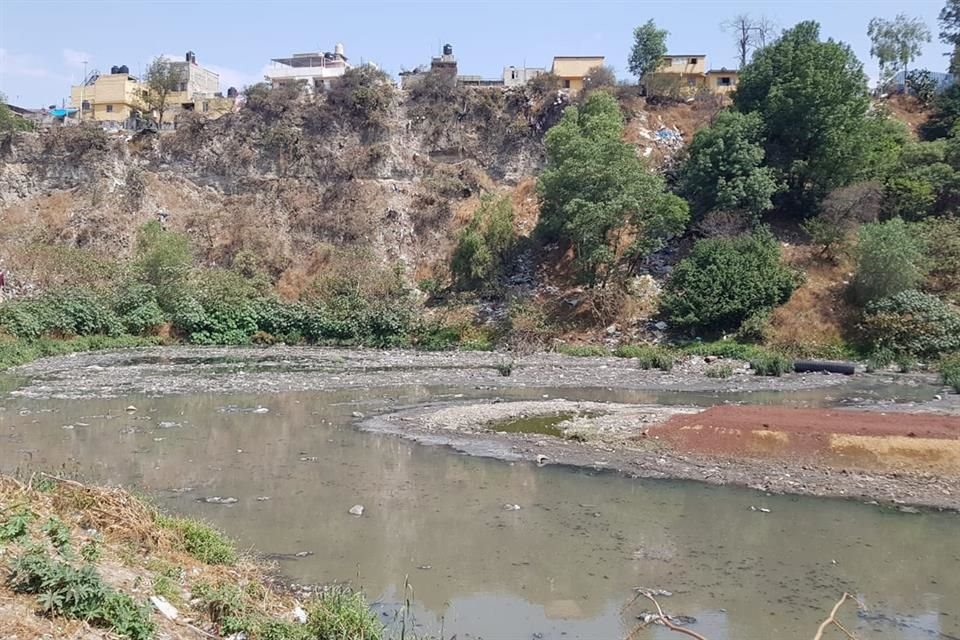 Especialistas señalan que los habitantes de las viviendas asentadas en las barrancas de Álvaro Obregón podrían convivir con un río saneado. 