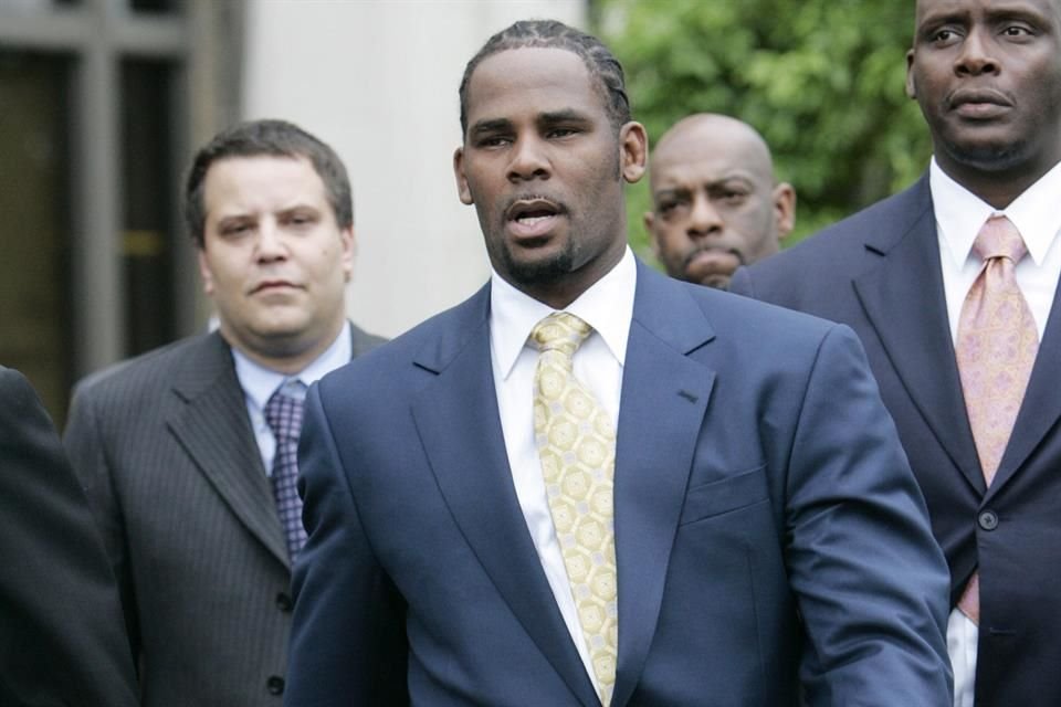 R. Kelly debe 10 millones de dólares a seis mujeres.