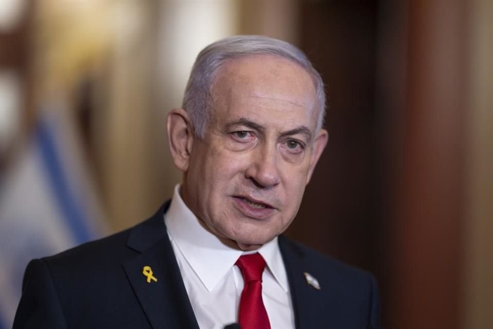 El Primer Ministro Benjamin Netanyahu habla con reporteros en la Casa Blanca, el 7 de febrero del 2025.