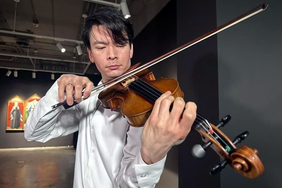 Días antes de la subasta, el violinista Stefan Jackiw dio una demostración del extraordinario sonido del instrumento.