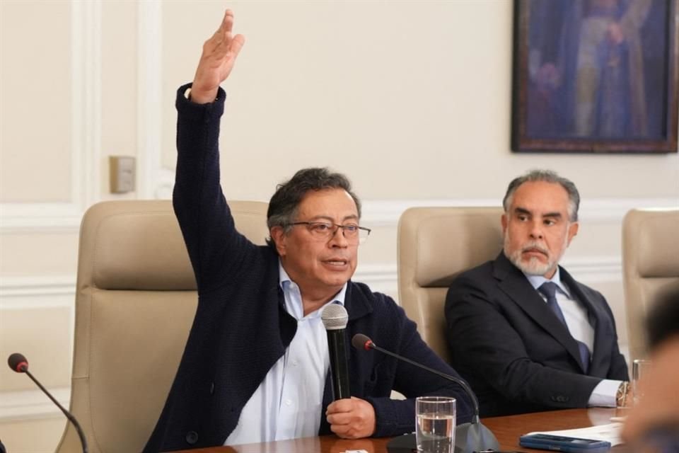 El Presidente Gustavo Petro durante una reunión con sus ministros en Bogotá, el 4 de febrero del 2025.