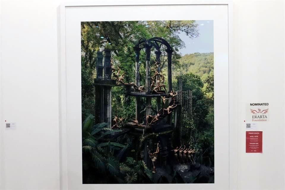 El artista Rob Woodcox ganó el Premio Erarta por esta fotografía donde 25 bailarinas se fusionan al paisaje del jardín surrealista de Edward James en Xilitla, San Luis Potosí.