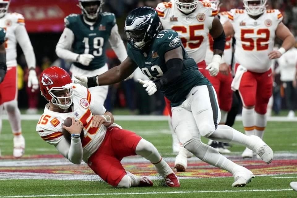 Mahomes sufrió en el Super Bowl LIX, pero logró los tres pases de anotación.