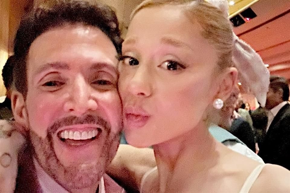 El entrenador vocal también trabajó con Ariana Grande para guiarla hacia una faceta más operística, necesaria al interpretar a Glinda en 'Wicked'.