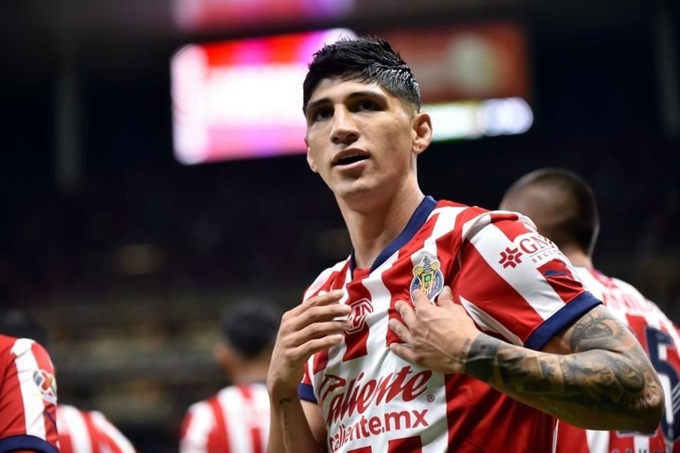 Alan Pulido firmó al 27' su primer gol en su partido de regreso al Estadio AKRON.