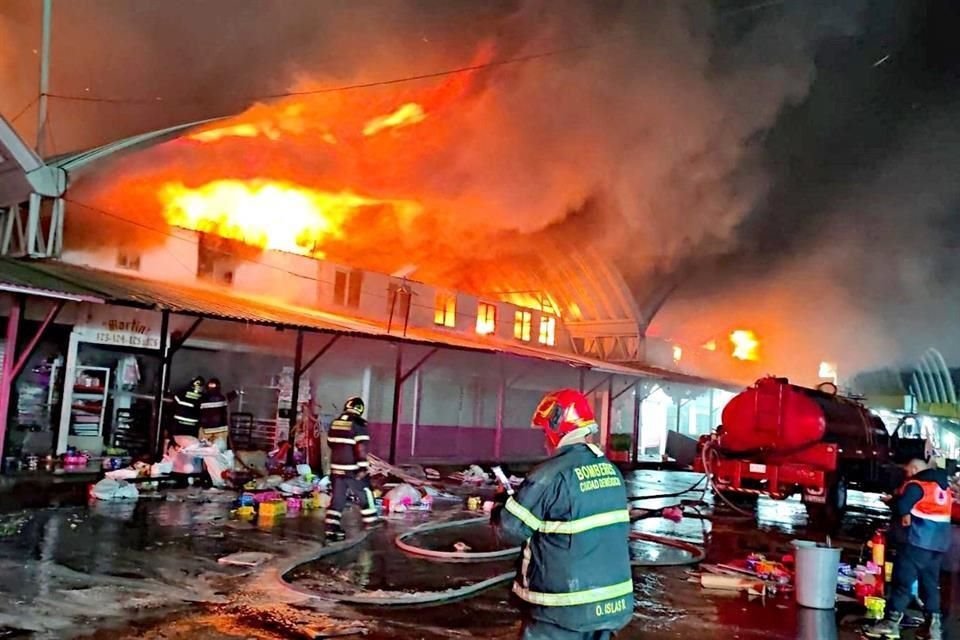 El incendio se registró en la víspera del 14 de febrero.