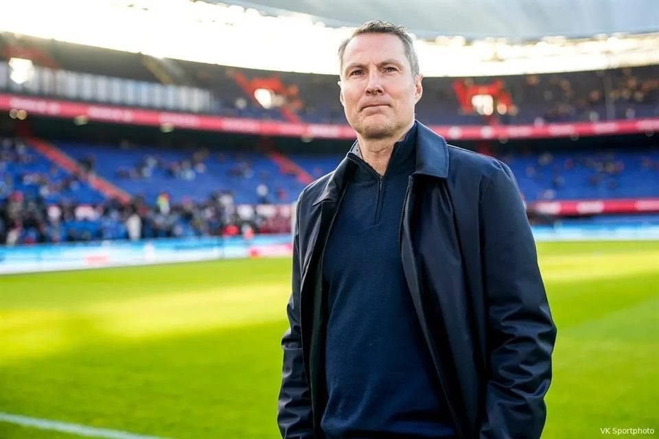 Brian Priske fue despedido del Feyenoord Rotterdam tras una serie de resultados irregulares antes de iniciar los Playoffs de la Champiosn League.