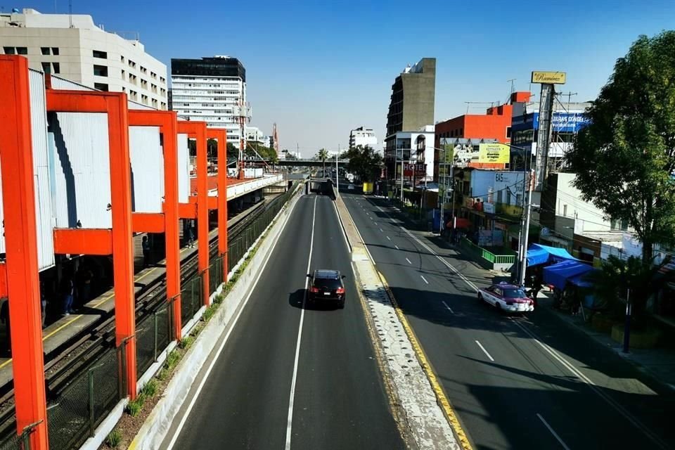 Producto de los bloqueos, vialidades como Calzada de Tlalpan lucieron vacías.