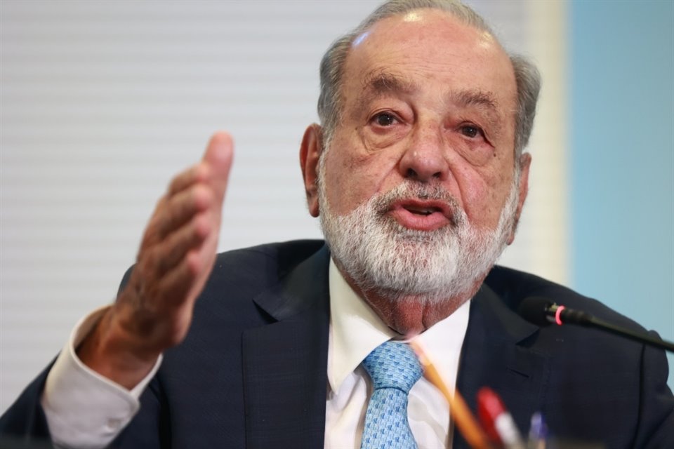 Carlos Slim Helú, presidente honorario y vitalicio de Grupo Carso y América Móvil, señaló que algunos Premios Nobel son unos estúpidos.