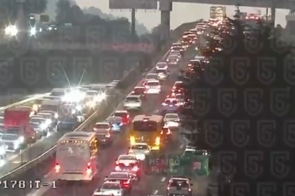 Una fila de 6 kilómetros se registra para avanzar en la zona.