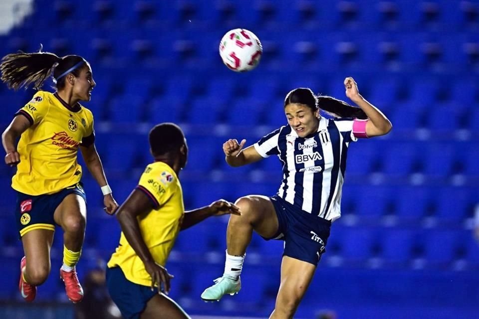 Rayadas no pudo mantener ventaja en dos ocasiones y terminó por perder 3-2 en su visita al América, viendo frenada una racha de 4 juegos sin derrota, a unos días del Clásico Regio Femenil.