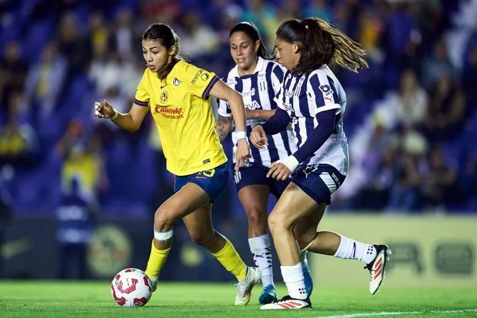 Rayadas no pudo mantener ventaja en dos ocasiones y terminó por perder 3-2 en su visita al América, viendo frenada una racha de 4 juegos sin derrota, a unos días del Clásico Regio Femenil.