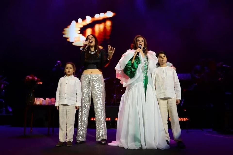 Tras crecer rodeada de música, la hija de Guadalupe Pineda sabía que la necesidad de crear era inevitable.