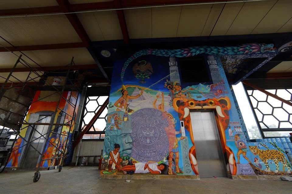 Para conmemorar los 500 años de la caída de Tenochtitlan, el pintor y muralista Alejandro Caballero, oriundo de Tepito, pintó un mural que revalora la medicina tradicional.