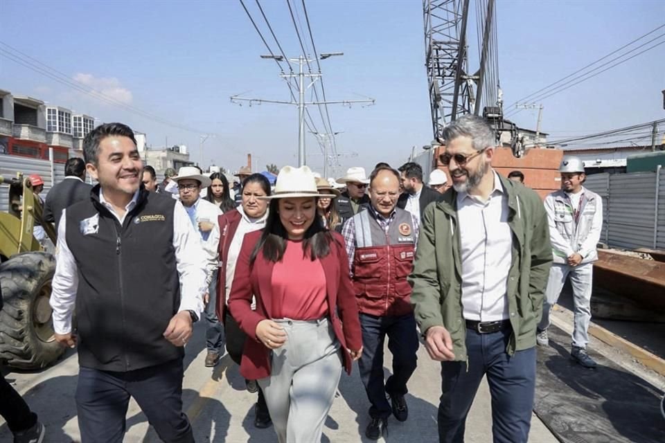 'Hoy recorrimos Chalco junto a la presidenta municipal Abigail Sánchez para dar inicio a las obras de rehabilitación de la red de drenaje', expresaron.