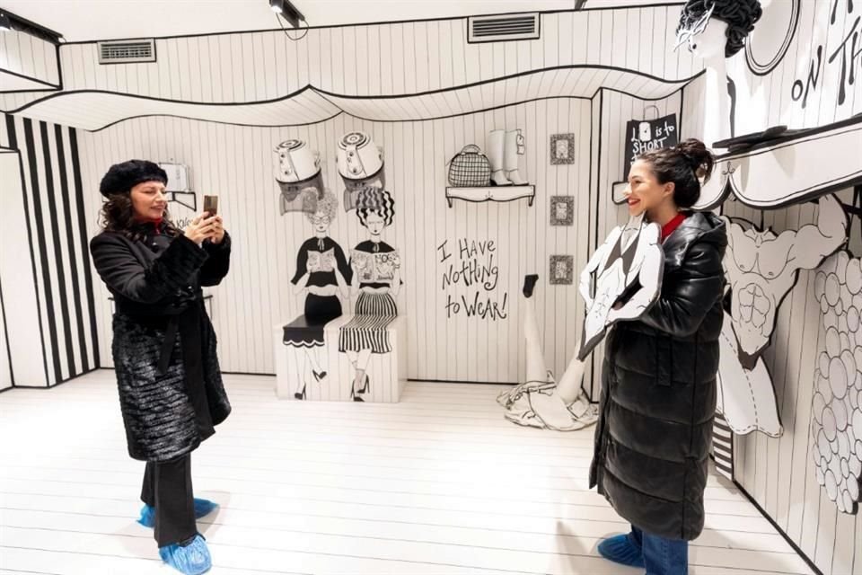 El HaHaHouse cuenta con ocho salas interactivas que recrean, por ejemplo, el juego de las muñecas de papel que podían vestirse con distintos atuendos.