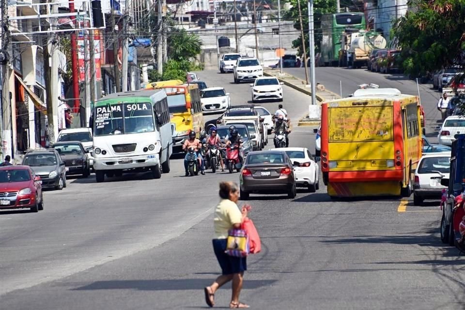 Los transportistas exigen más seguridad y un aumento a la tarifa.