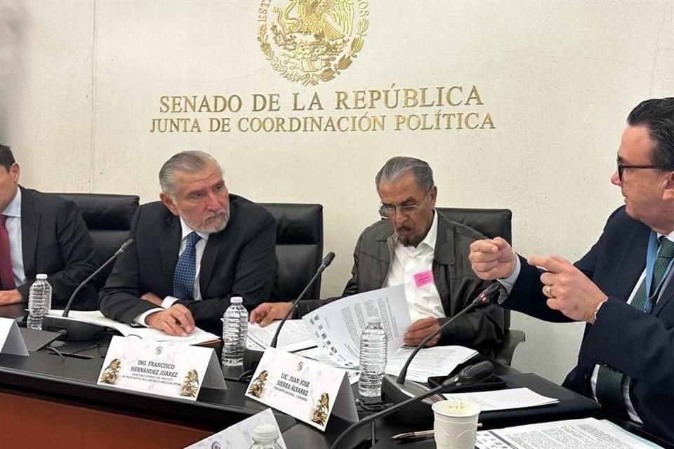 Adán Augusto López, jefe de Morena en el Senado, tuvo una reunión privada con representantes de la inciativa privada.