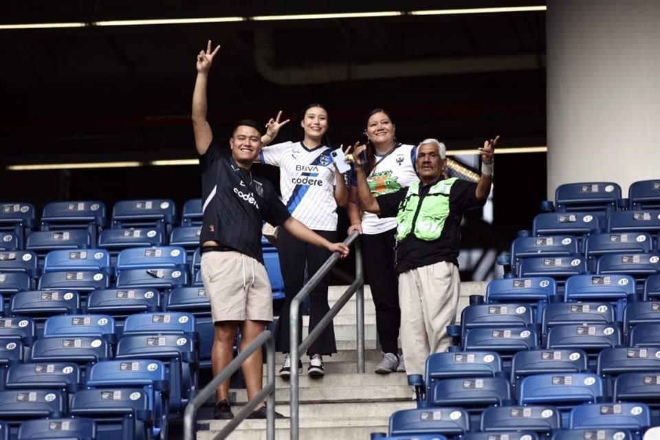 La afición rayada presente en el Gigante de Acero.