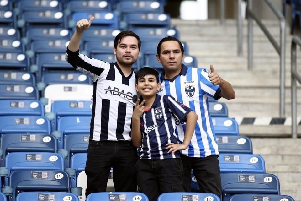 La afición rayada presente en el Gigante de Acero.