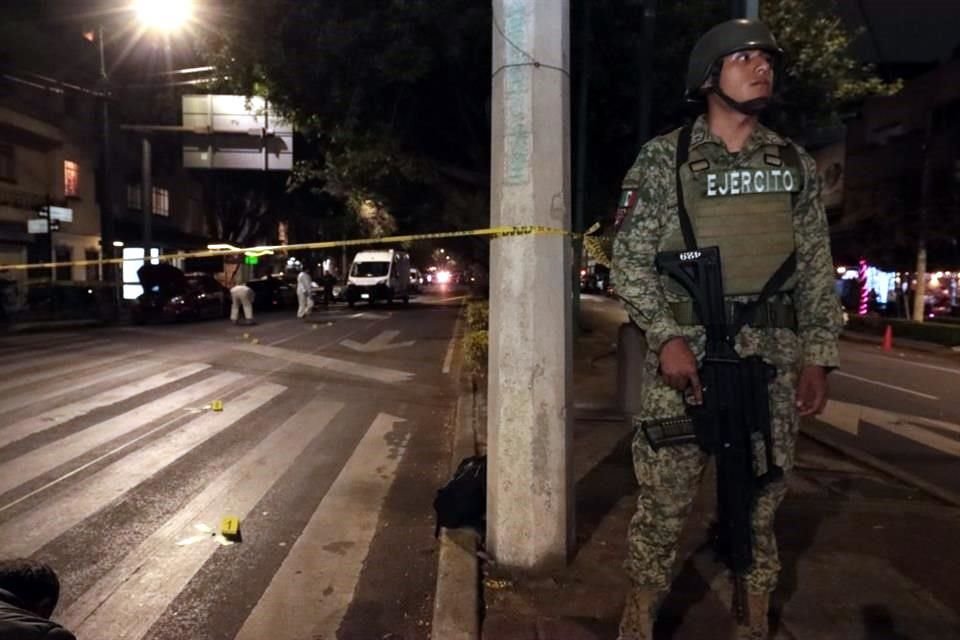 La zona del ataque en Avenida Universidad y Zempoala fue acordonada por elementos del Ejército.