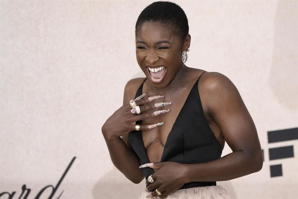 Cynthia Erivo, una figura prominente en el ámbito del entretenimiento, ha sido aclamada por su talento y su firme compromiso con la equidad y la inclusión.