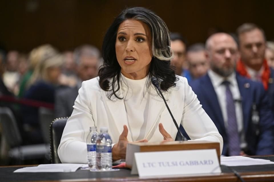 Tulsi Gabbard, nominada por Donald Trump como directora de Inteligencia Nacional, durante su comparecencia ante la Comisión de Inteligencia del Senado, el 30 de enero de 2025.