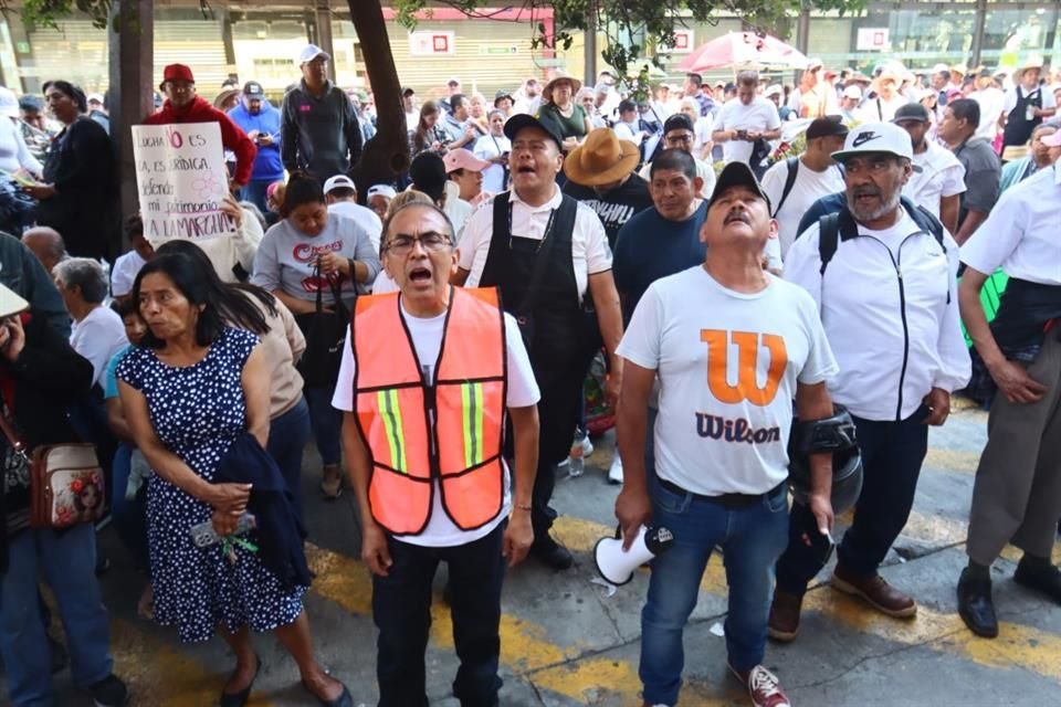 En casos específicos y justificados, cuando un locatario no pueda trasladarse, personal de la Sedeco acudirá directamente al mercado para brindarle asistencia en el trámite.