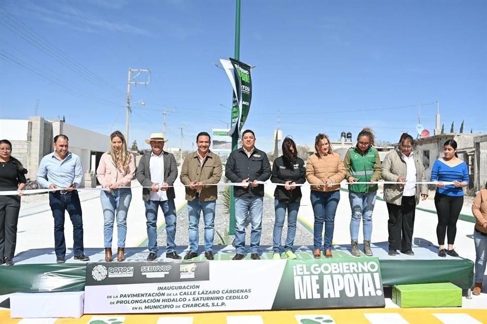 Inauguran obra y entregan apoyo alimentario en Charcas