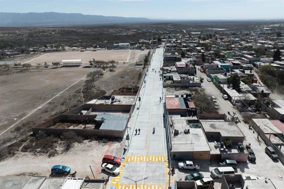 Inauguran obra y entregan apoyo alimentario en Charcas