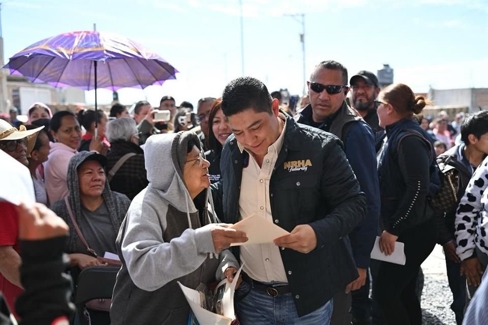 Inauguran obra y entregan apoyo alimentario en Charcas