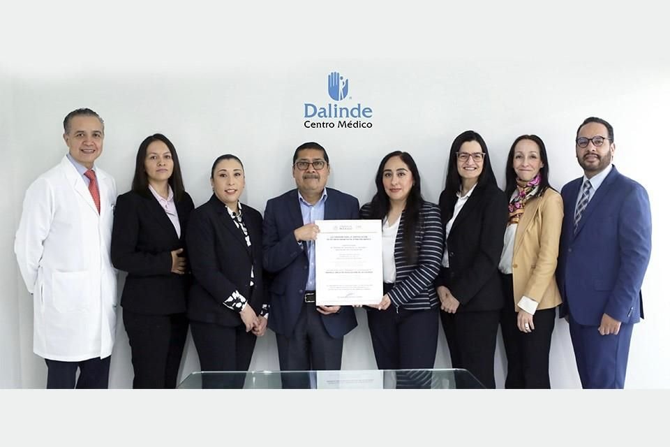 De izquierda a derecha: Adrian Ceballos B., Cecilia Santos Z., Diana Estrada L., Iván Ramos A., Claudia Alarcón G., Concepción Mata M., Berta Ramírez S., Jorge Fuentes S.