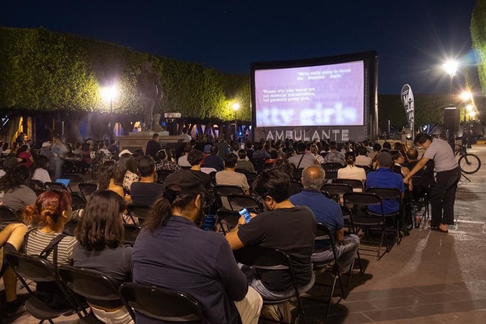 La sección Coordenadas Ciudad de México, conocida por crear un espacio único para el diálogo entre los realizadores y el público local, se compondrá de un programa de cortometrajes y un largometraje.