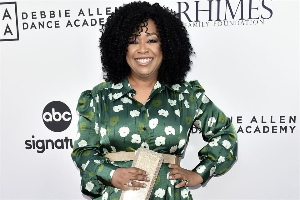 La productora de TV, Shonda Rhimes, renunció a su cargo de tesorera en el Kennedy Center, debido al ingreso de Trump a la junta directiva.