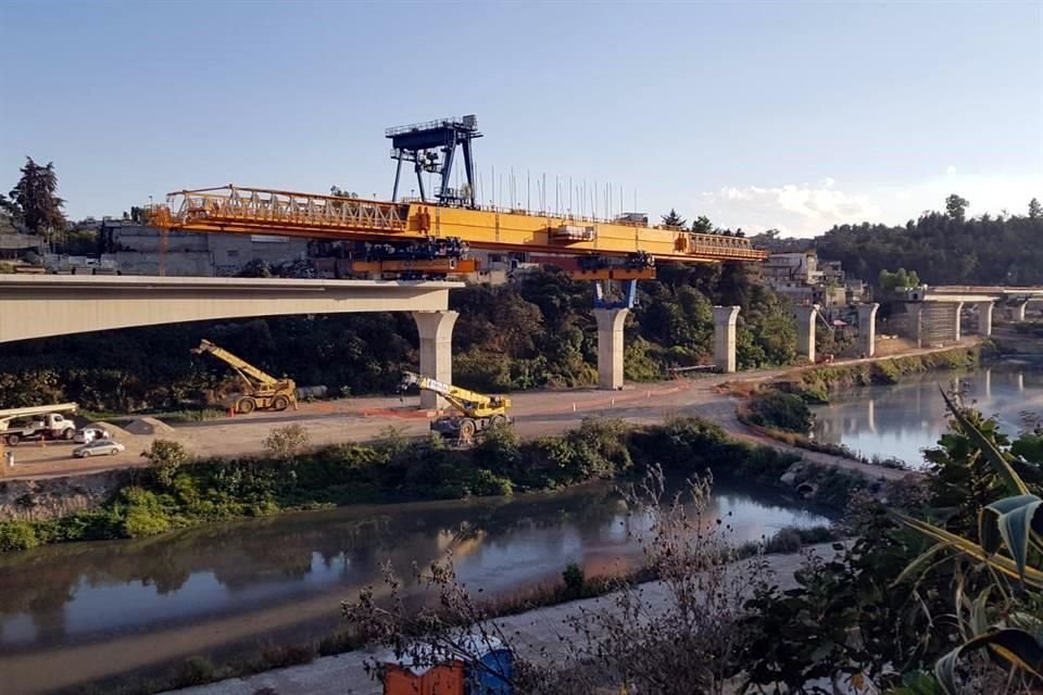 AVANCE LENTO. La construcción del viaducto por donde avanzará el Tren Interurbano concluyó en El Capulín.