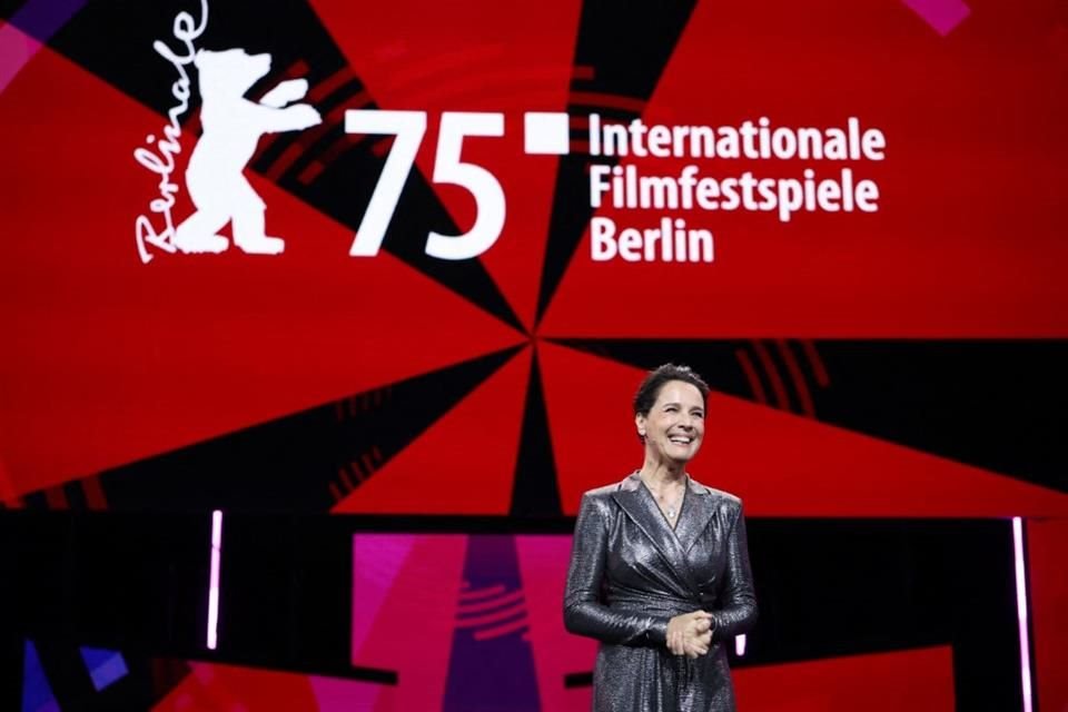 La Berlinale 2025 inició con estrellas, cine y un fuerte tono político, en medio del auge de la extrema derecha y elecciones en Alemania.