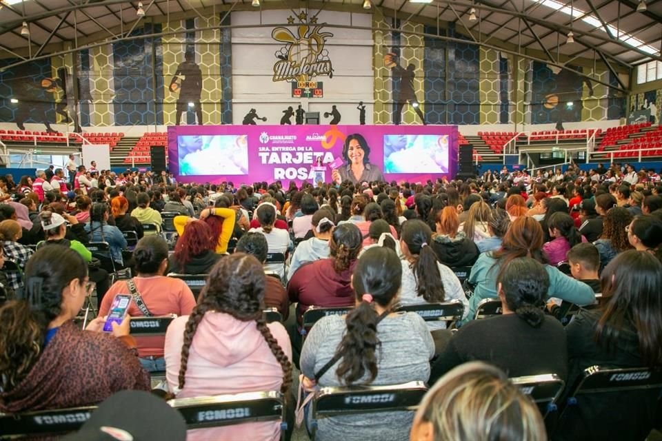 Inicia Guanajuato entrega de la Tarjeta Rosa