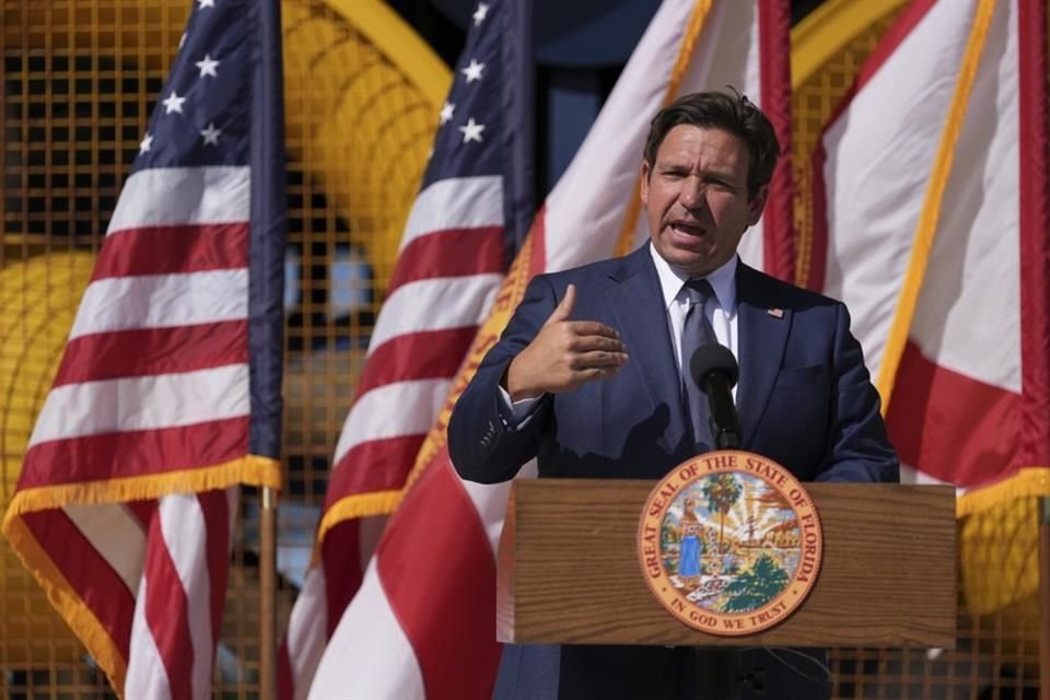 El Gobernador de Florida, Ron DeSantis, durante una conferencia de prensa en Miami el 5 de febrero.