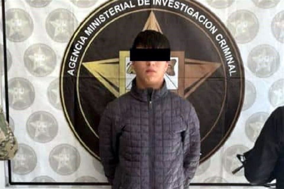 Jonathan Antonio, alias 'El Galleta', supuesto miembro de Los Deltas, brazo armado de Los Chapitos en Sonora, fue detenido por el asesinato del ex marine Nicholas Douglas, en el Municipio de Altar.