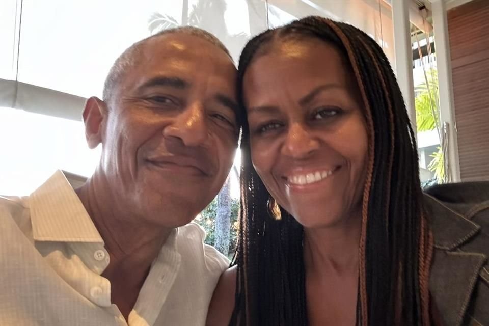 El ex-presidente Barack Obama compartió una foto en redes sociales donde celebró con su esposa Michelle Obama el Día de San Valentín.